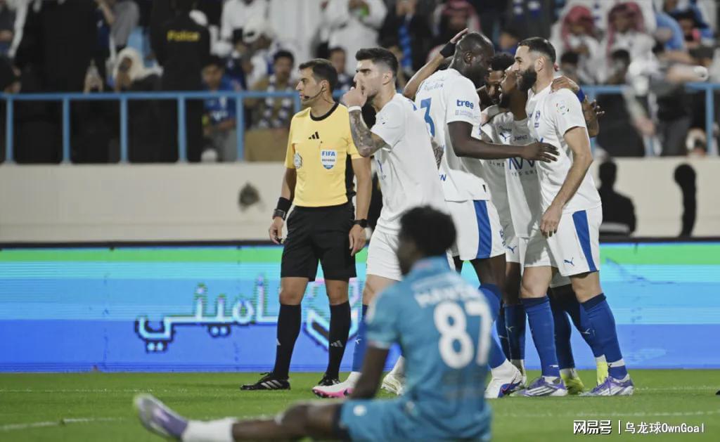 刀塔-踢疯了！首秀帽子戏法！前皇马巨星抢C罗风头，夺冠热门赛季不败